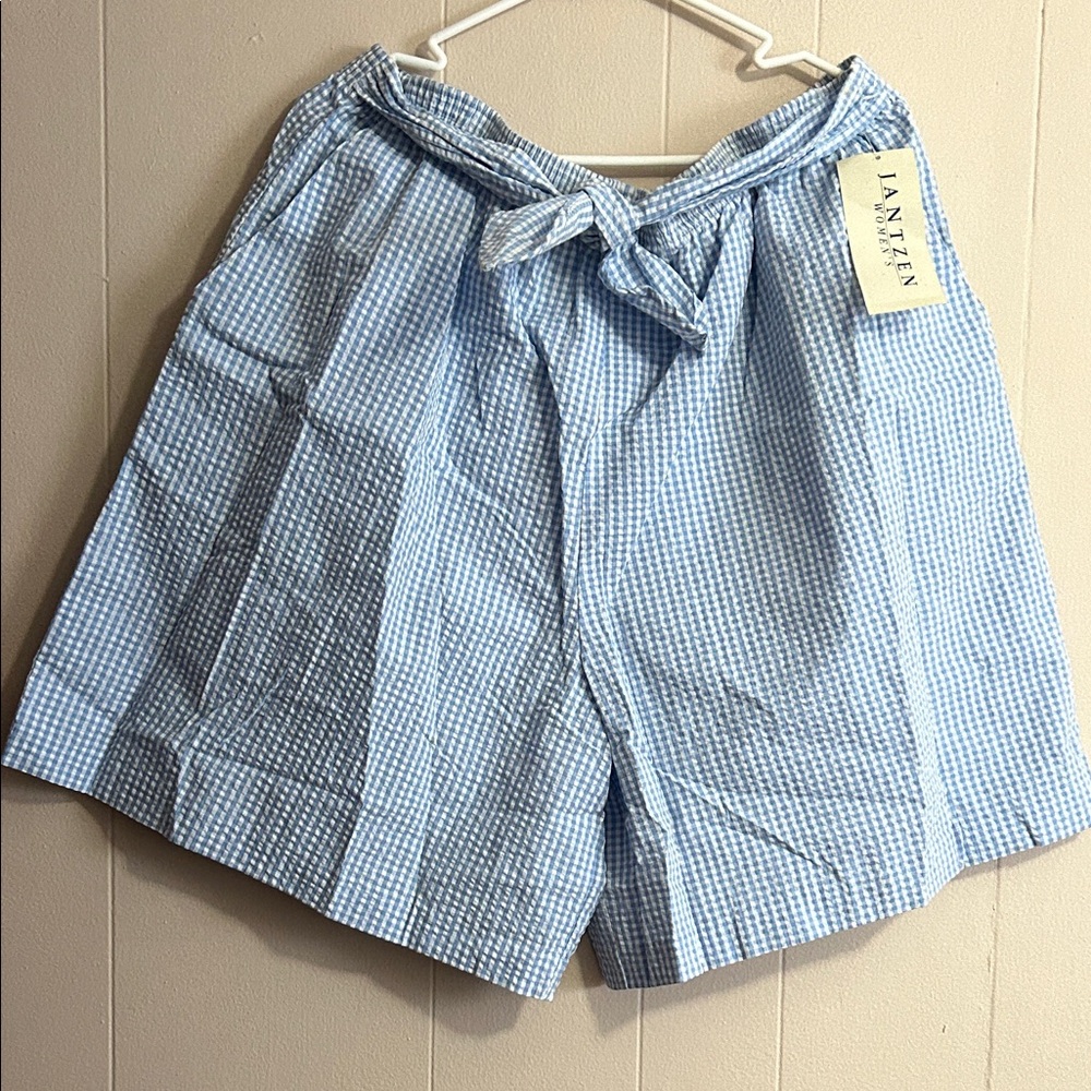 Jantzen Light Blue and White Gingham Tie-Waist Elastic Bermuda Shorts. Size 20 W